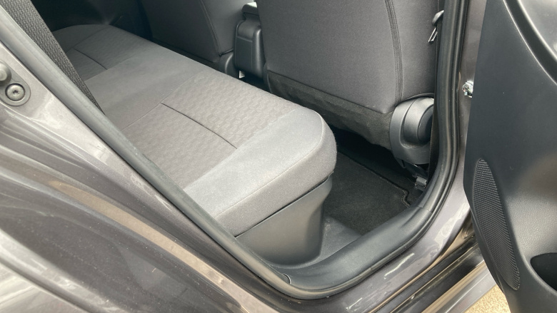 Toyota Yaris 1.5 Hybrid Design 5dr CVT Hybrid Hatchback